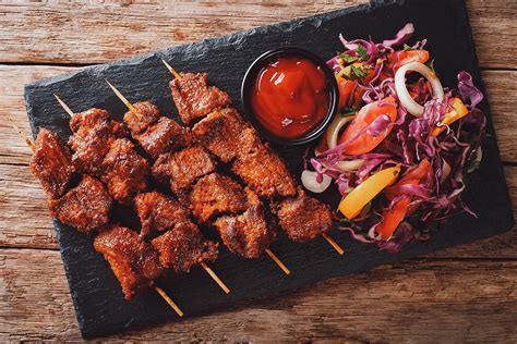  Suya! Khám phá món ăn đường phố cay nồng đầy hương vị của Nigeria